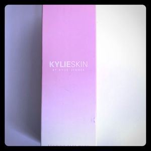 NWT Kylie Skin Foaming Face Wash